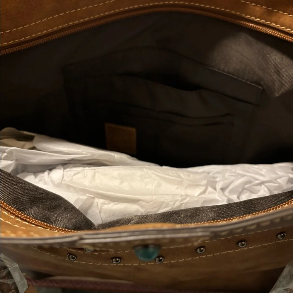 Elegant Tony Lama Brown Concealed Carry Leather Tote with Textured Stripes (NEW) - Picture 9 of 11